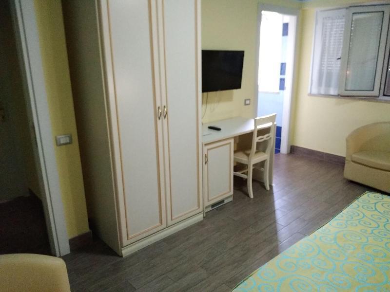 Hotel Villa Aurora Latina Buitenkant foto