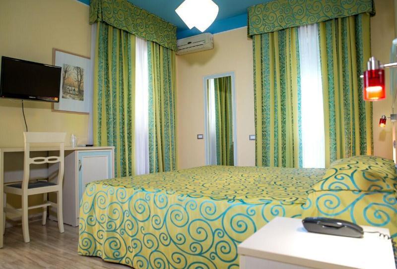Hotel Villa Aurora Latina Buitenkant foto