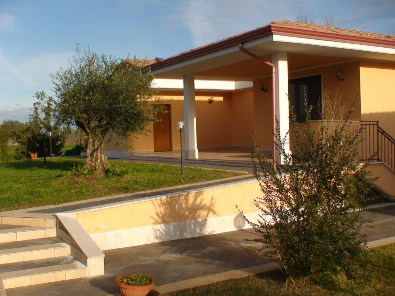Hotel Villa Aurora Latina Buitenkant foto