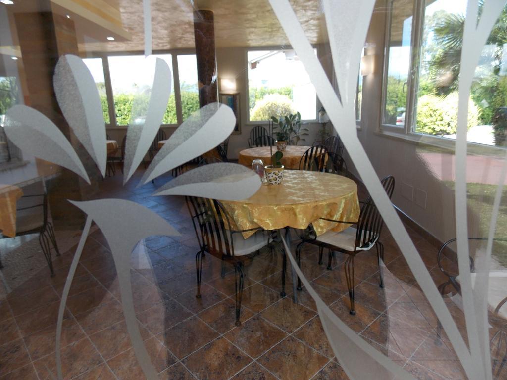 Hotel Villa Aurora Latina Buitenkant foto