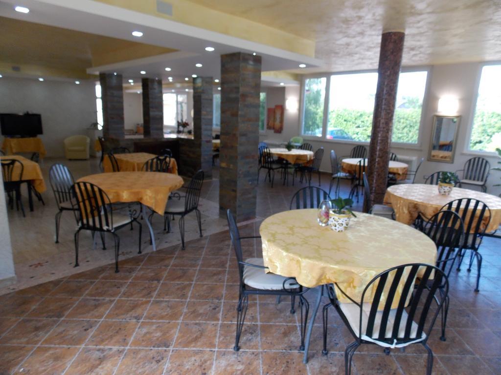 Hotel Villa Aurora Latina Buitenkant foto