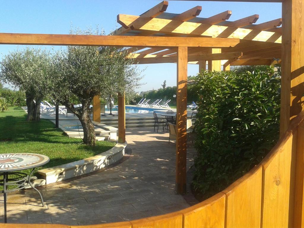 Hotel Villa Aurora Latina Buitenkant foto