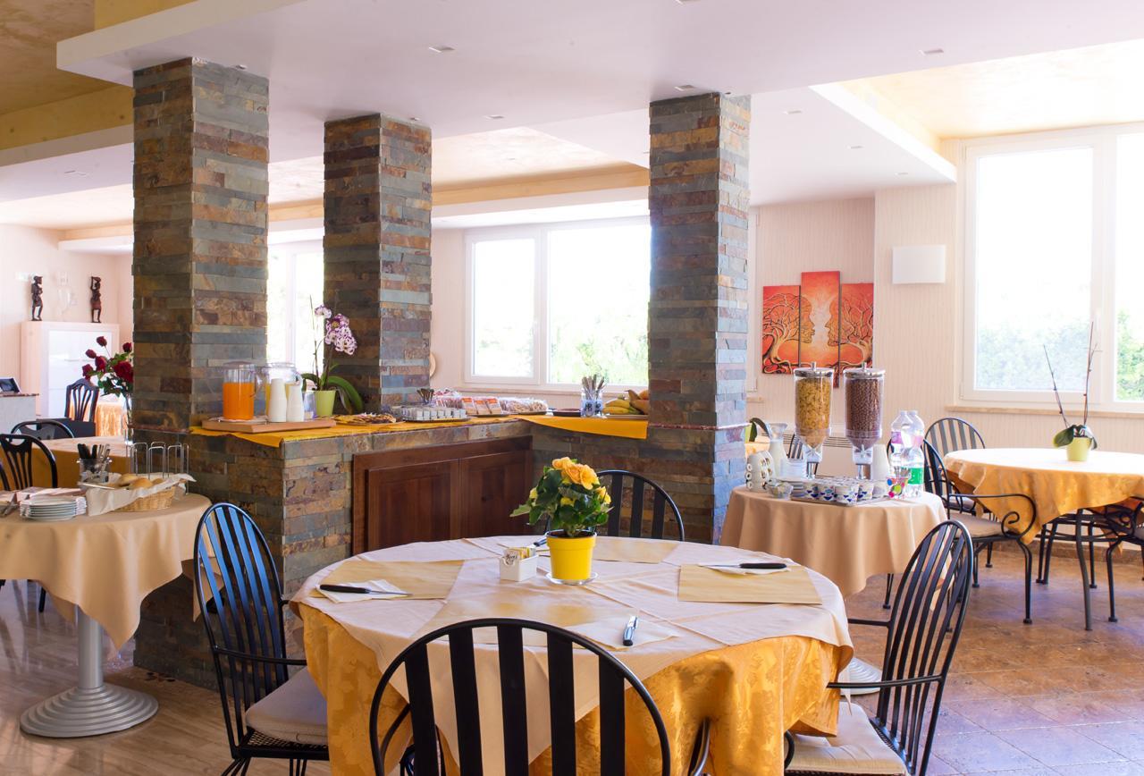 Hotel Villa Aurora Latina Buitenkant foto