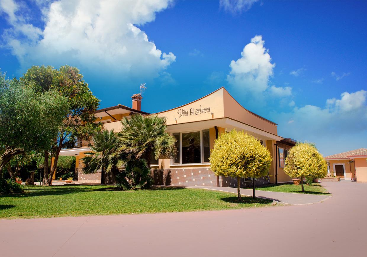 Hotel Villa Aurora Latina Buitenkant foto