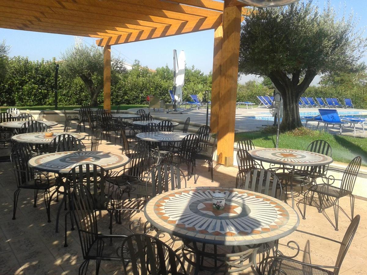 Hotel Villa Aurora Latina Buitenkant foto