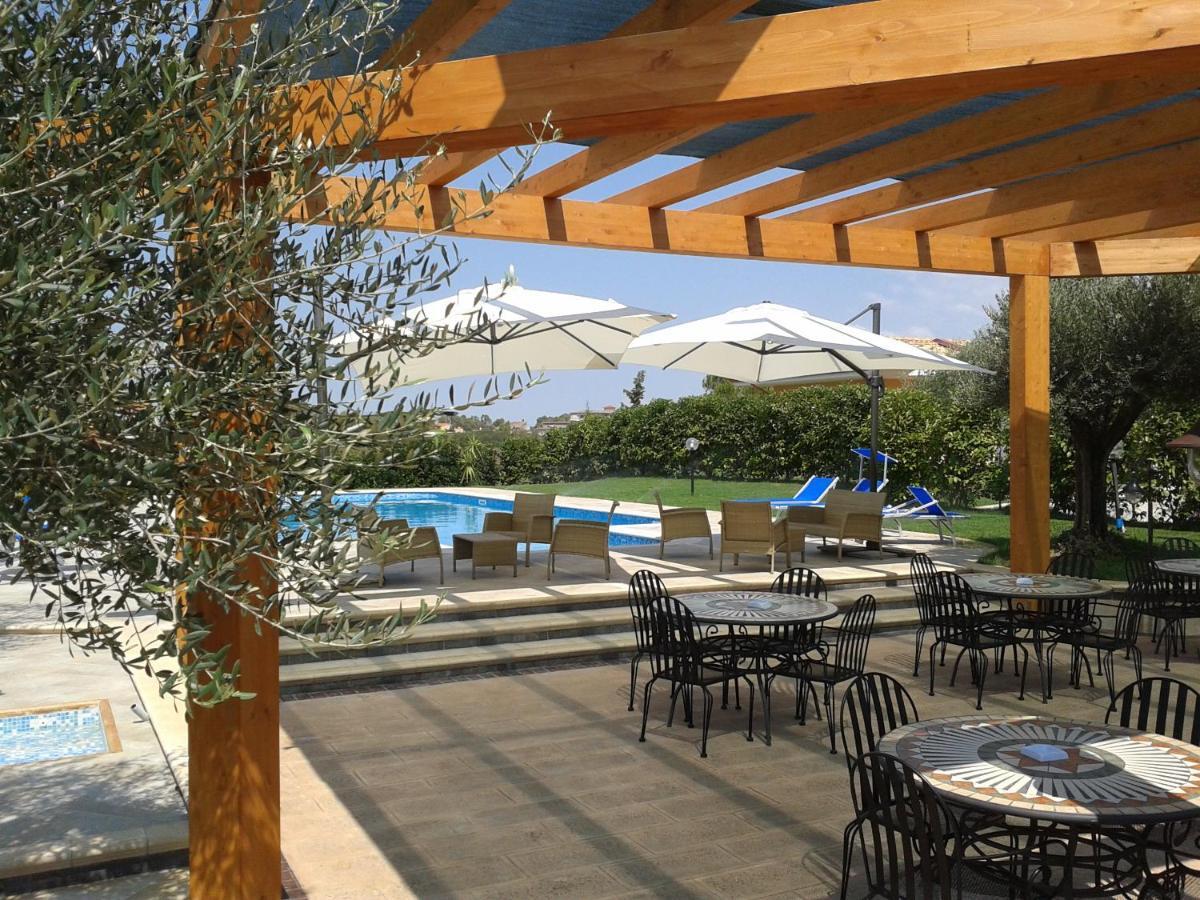Hotel Villa Aurora Latina Buitenkant foto
